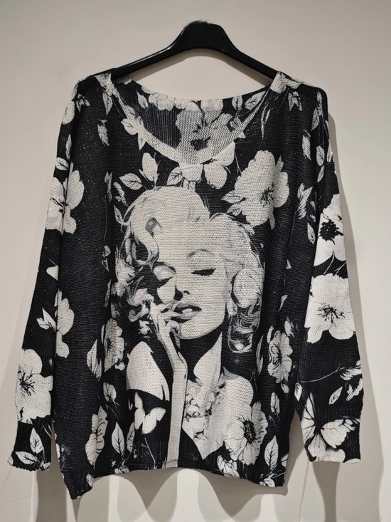 ShopEvelynne Tops - MADE IN ITALY White and Black Graphic Women's Top